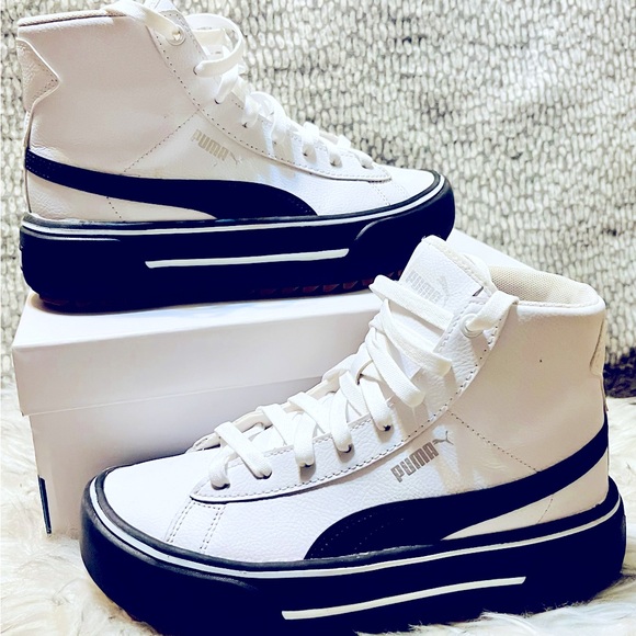 Woman’s Puma Platforms - Picture 5 of 12